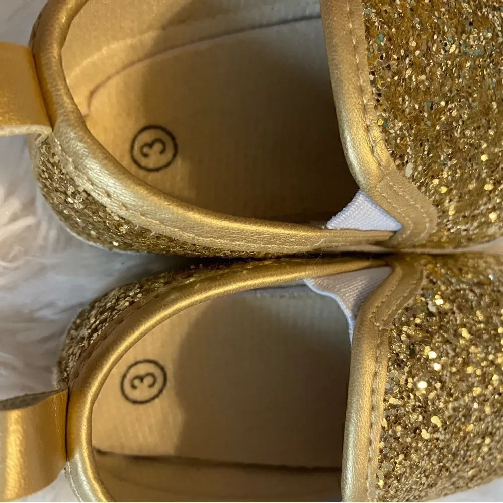 *No Brand* Gold Glitter Baby Slip On Shoes Size 3